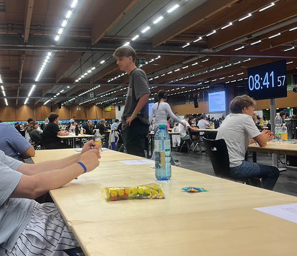 MedAT-Erfahrungsbericht Linz: Eindrücke vom Testtag im Prüfungszentrum mit Kandidaten in konzentrierter Atmosphäre